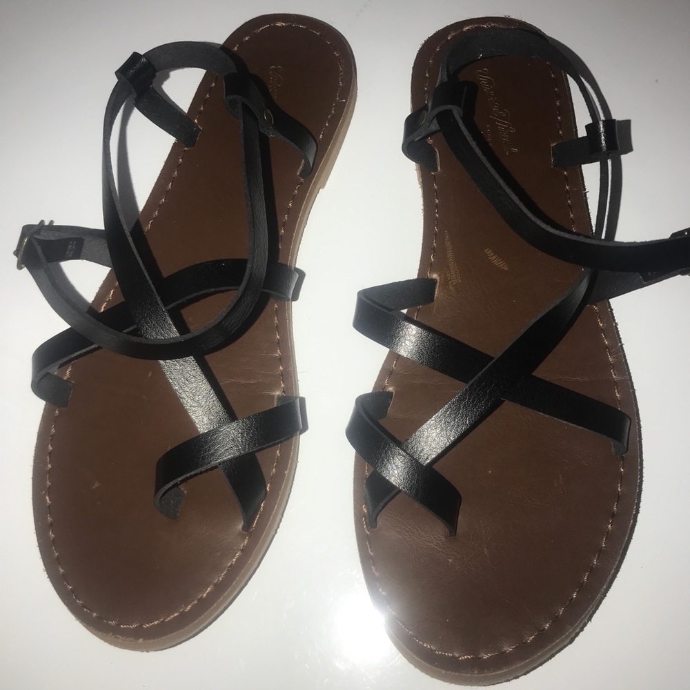 UNIVERSAL THREAD SIZE 7.4 WOMENS PUSH TOE SANDAL